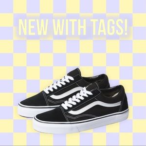 Old Skool Vans™️ (Black/ White) *Never Worn*